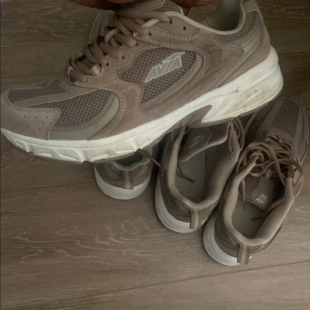 Avia Brown and White Men's Sneakers